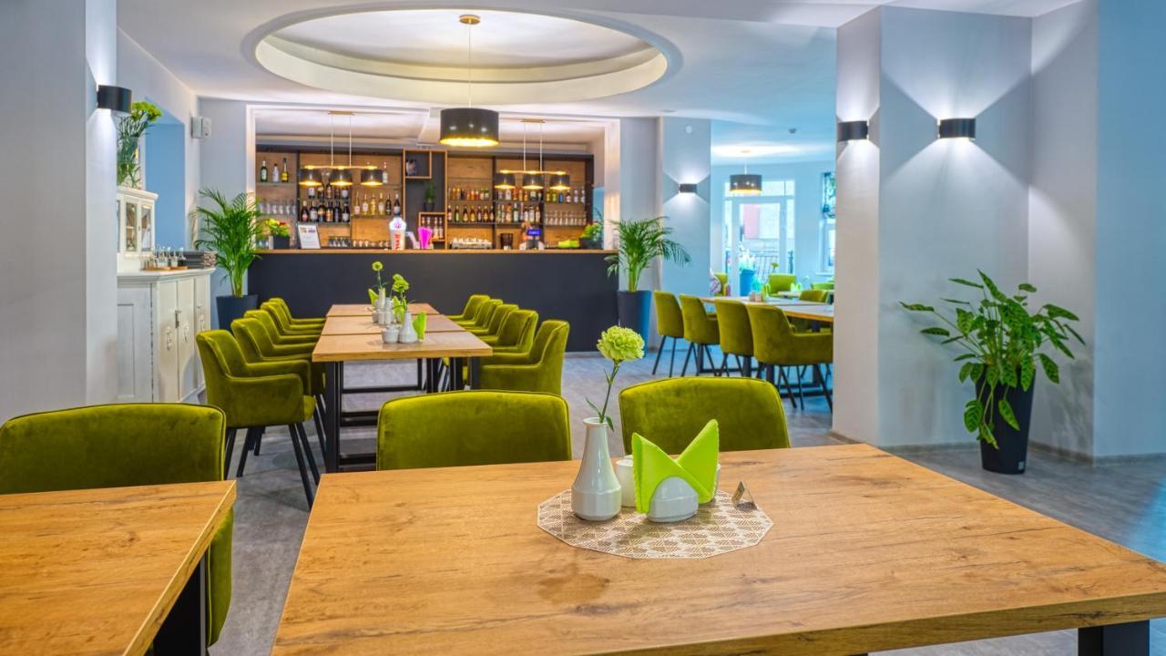 Hotel Krysztal Сверадув-Здруй Экстерьер фото