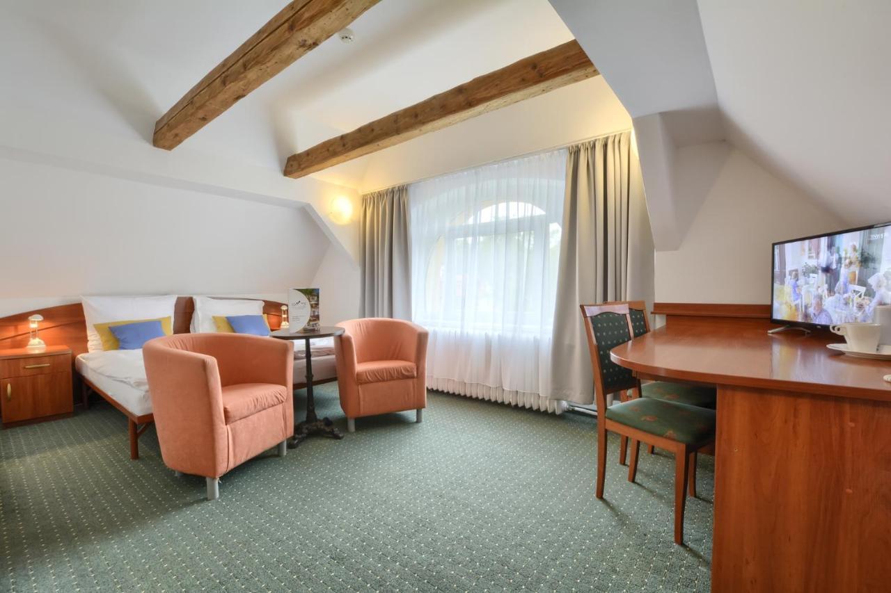 Hotel Krysztal Сверадув-Здруй Экстерьер фото