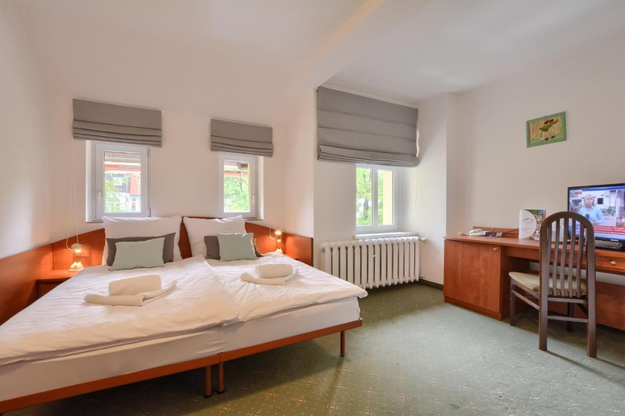 Hotel Krysztal Сверадув-Здруй Экстерьер фото