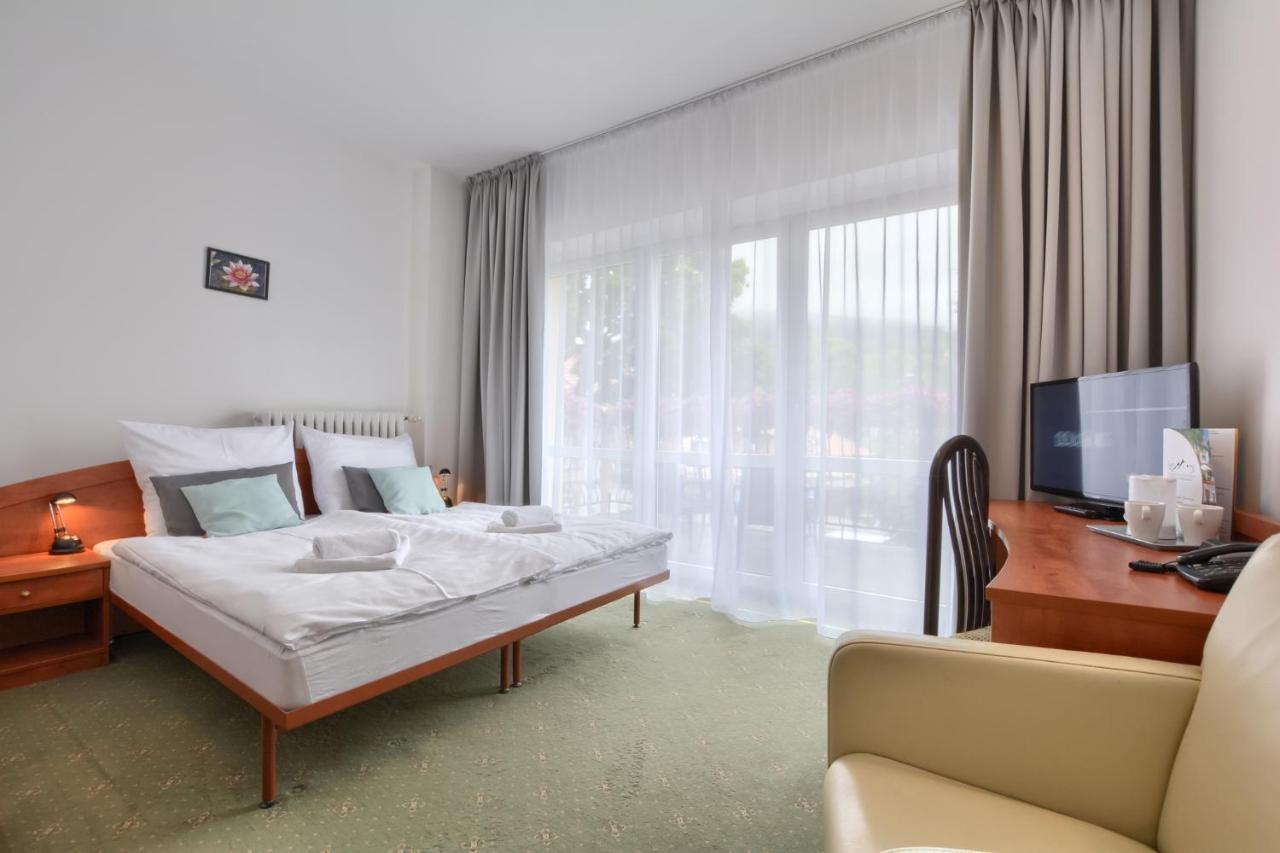 Hotel Krysztal Сверадув-Здруй Экстерьер фото