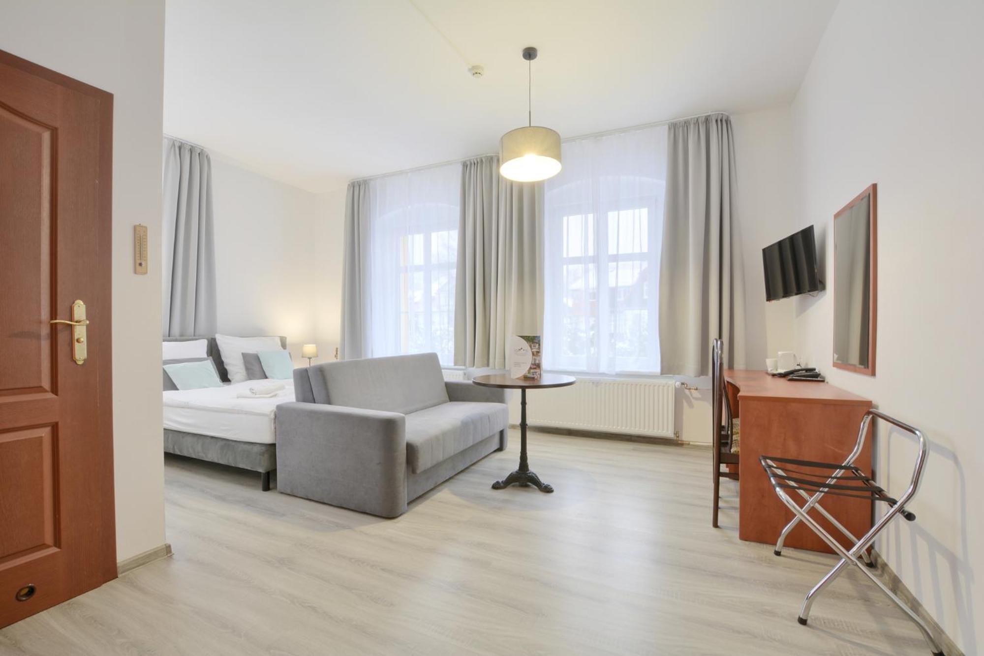 Hotel Krysztal Сверадув-Здруй Экстерьер фото