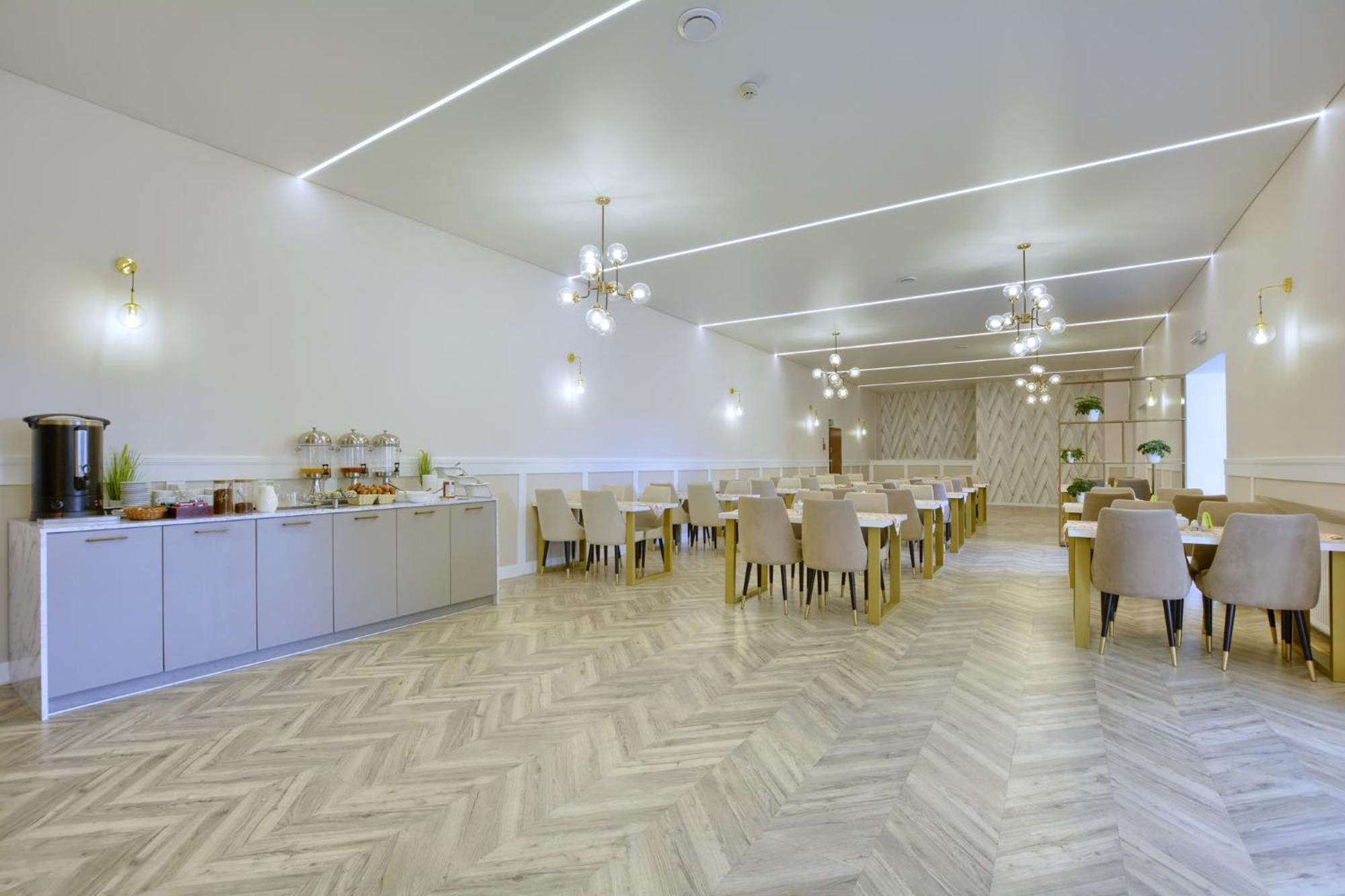Hotel Krysztal Сверадув-Здруй Экстерьер фото