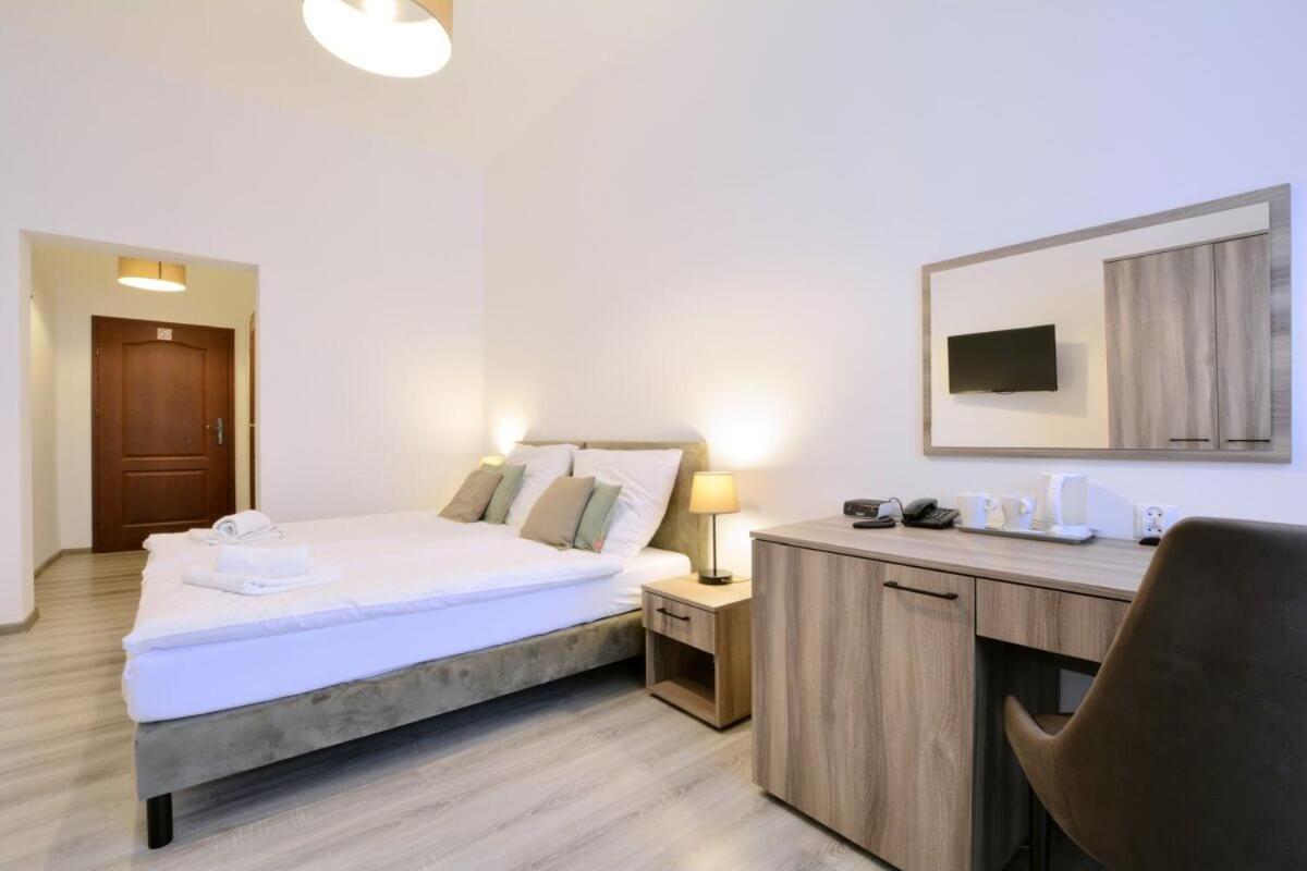Hotel Krysztal Сверадув-Здруй Экстерьер фото